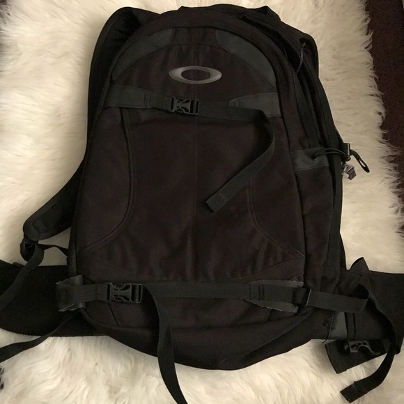 oakley backpack black